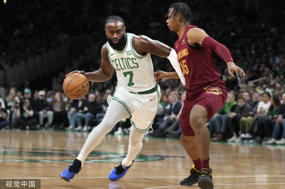 并为年轻女 并为年轻女